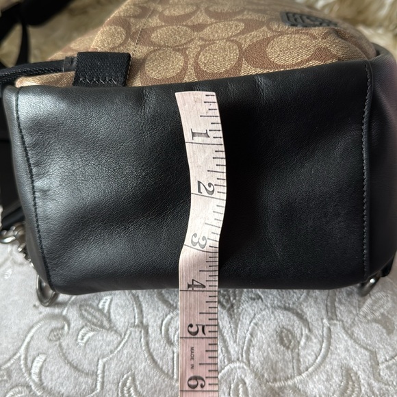 Authentic coach bag pack - Picture 13 of 17